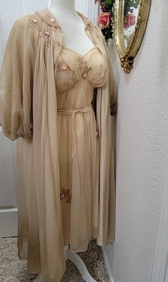 Vintage Lingerie - Picture 11 of 16